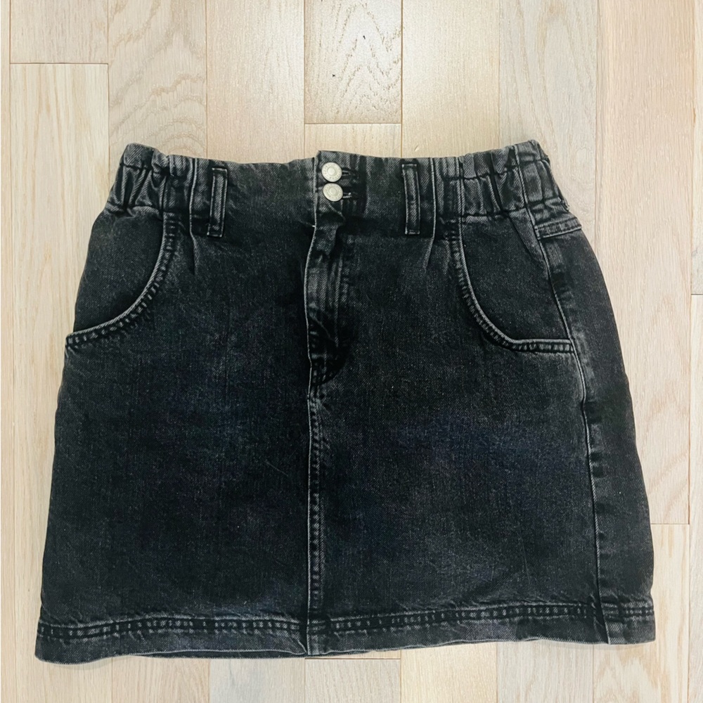 Topshop - faded black denim miniskirt - size 8 (perfect condition)